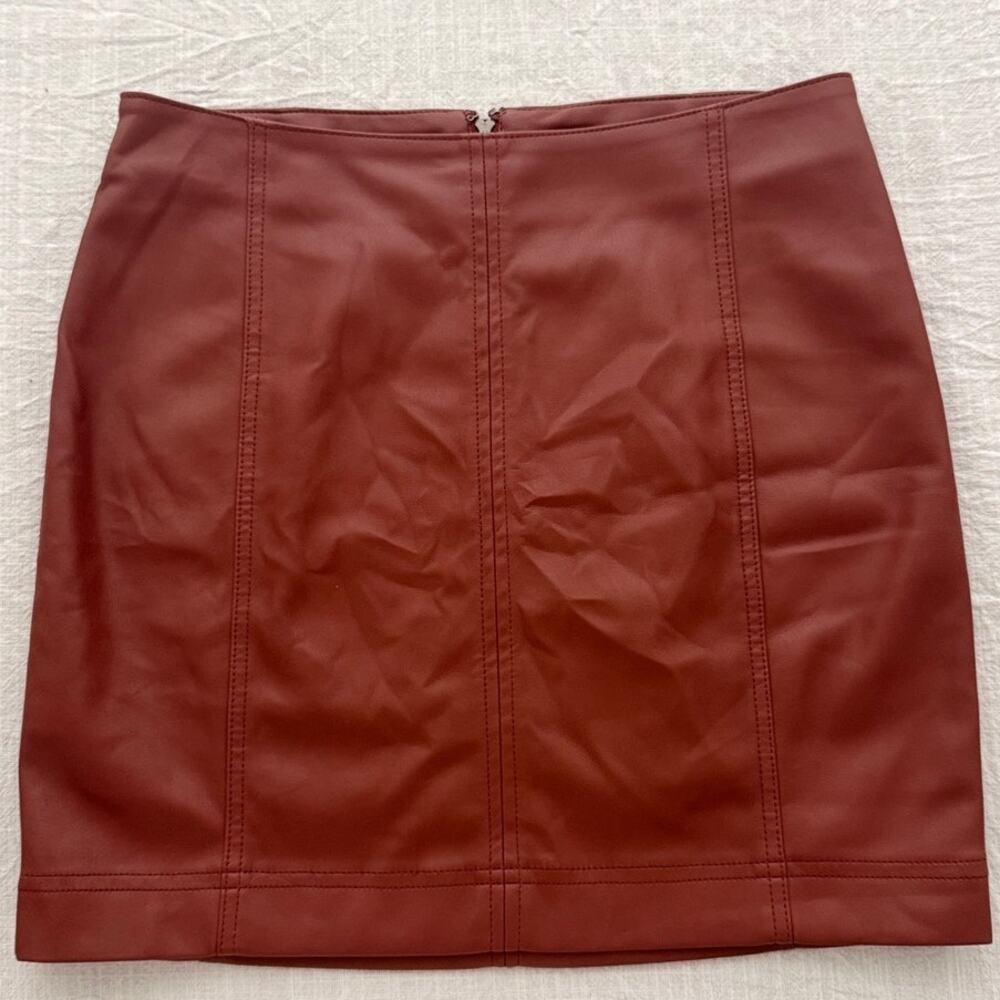 Free People | modern femme burgundy brown faux vegan leather mini skirt | sz 6